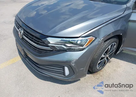 2024 Volkswagen Jetta 1.5T Sport z USA, uszkodzony, nr VIN 3VWBM7BU6RM061849